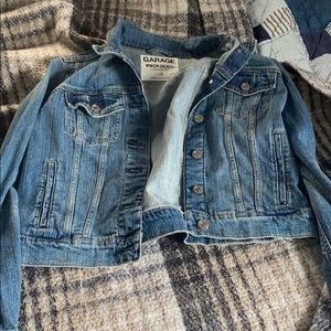 Classic Fit denim jacket